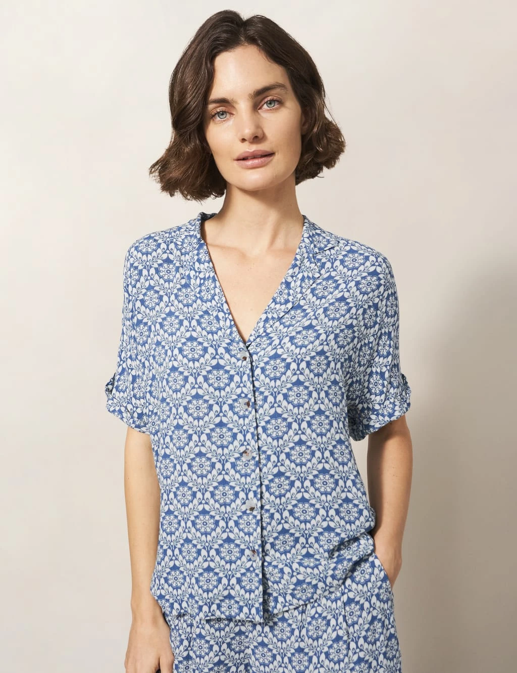 WHITE STUFF Printed Collared V-Neck Relaxed Shirt 1 WHITE STUFF Printed Collared V-Neck Relaxed Shirt