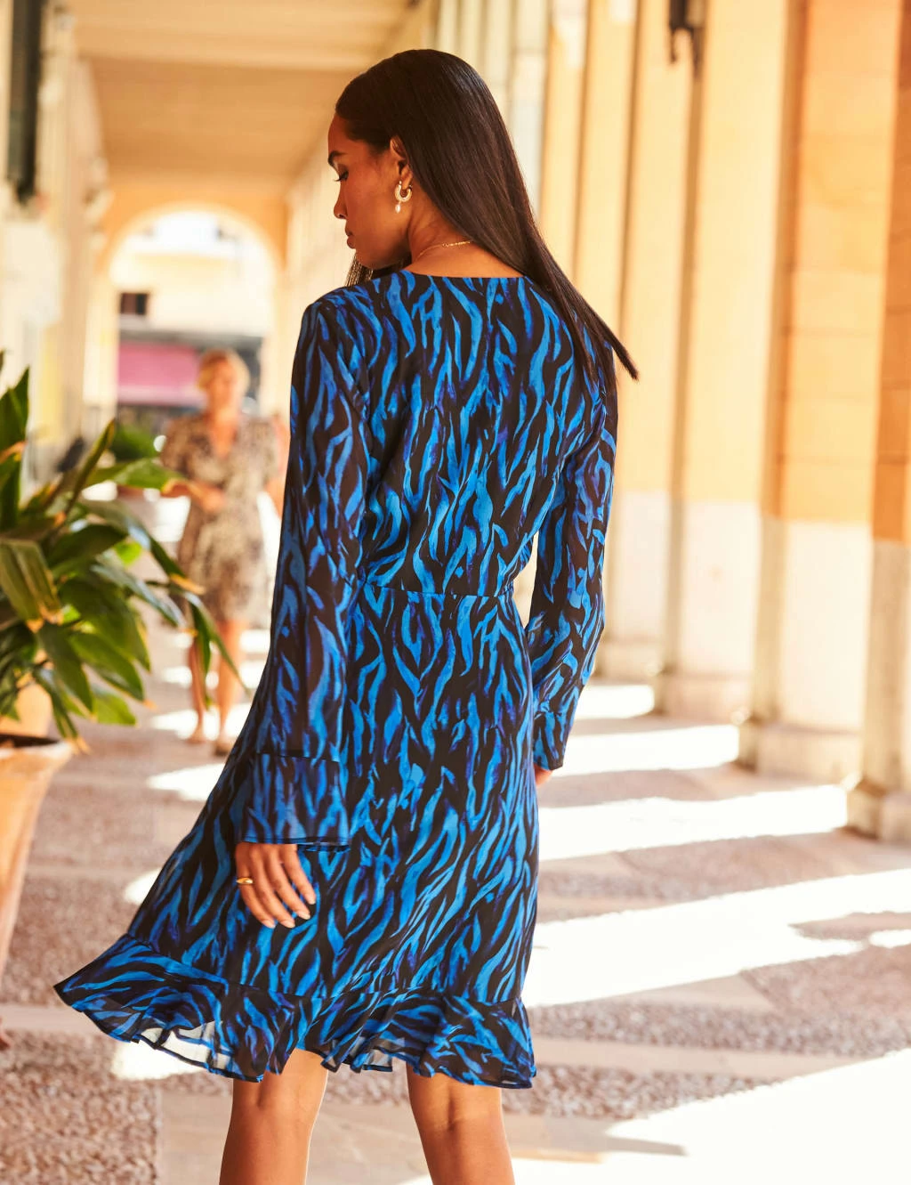 Zebra Print V-Neck Frill Hem Waisted Dress 5 Zebra Print V-Neck Frill Hem Waisted Dress - Image 5