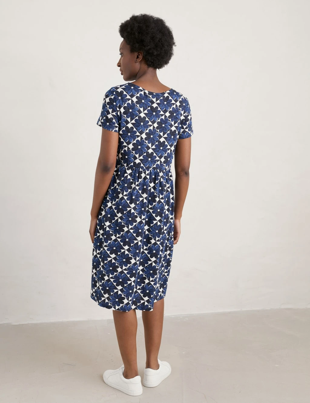 Jersey Floral V-Neck Waisted Dress 4 Jersey Floral V-Neck Waisted Dress - Image 4