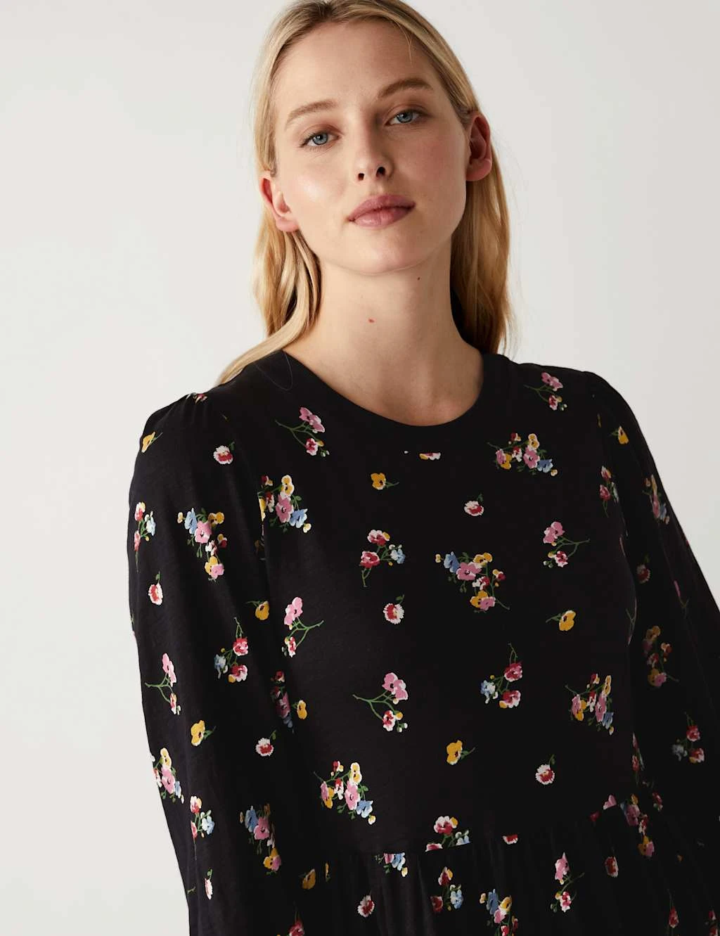 The Ultimate Guide to Building a Stylish Women’s Wardrobe -Maddy Fashion Shop SD 01 T42 7148 ZZ X EC 2