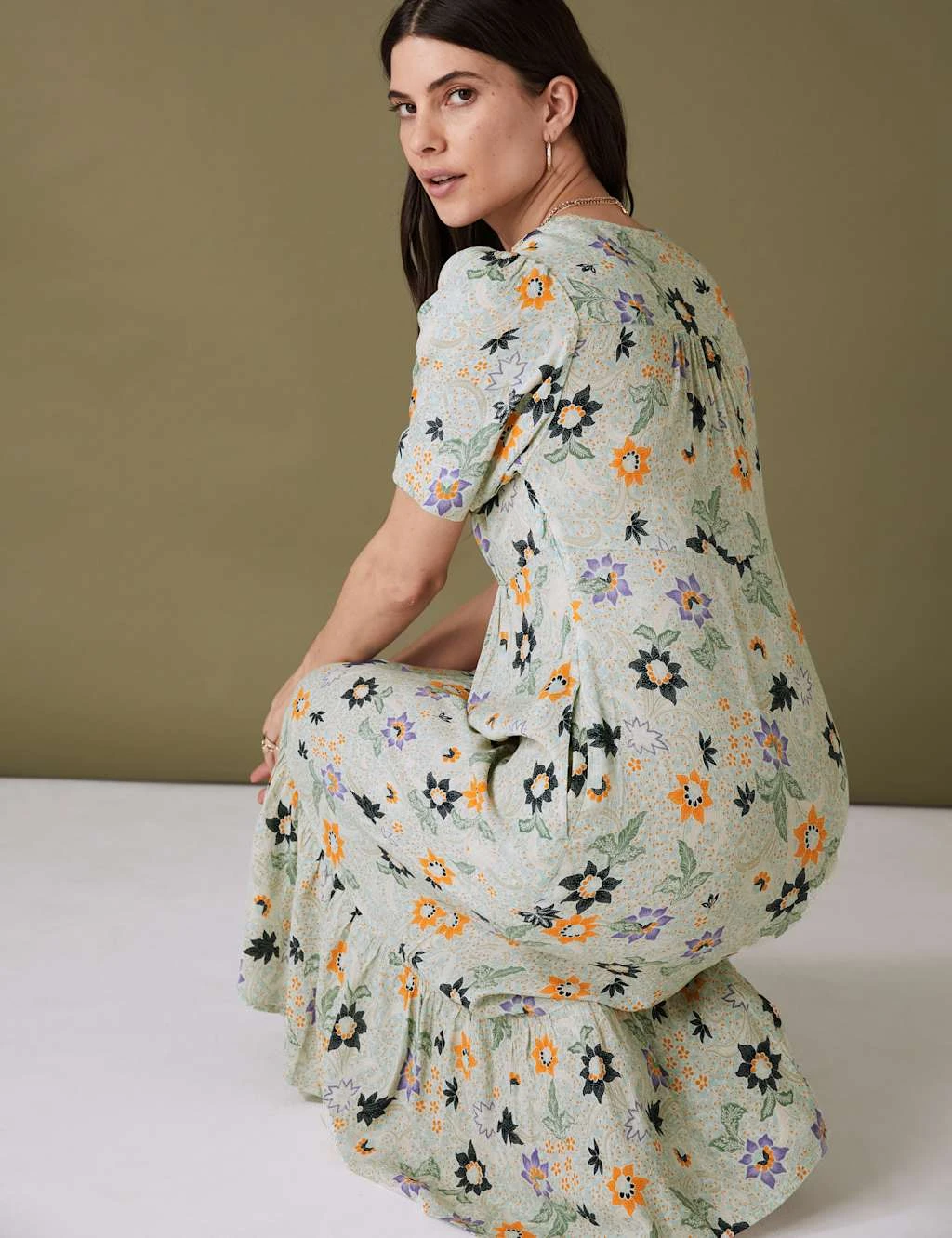 Printed V-Neck Midi Tiered Tea Dress 5 Printed V-Neck Midi Tiered Tea Dress - Image 5