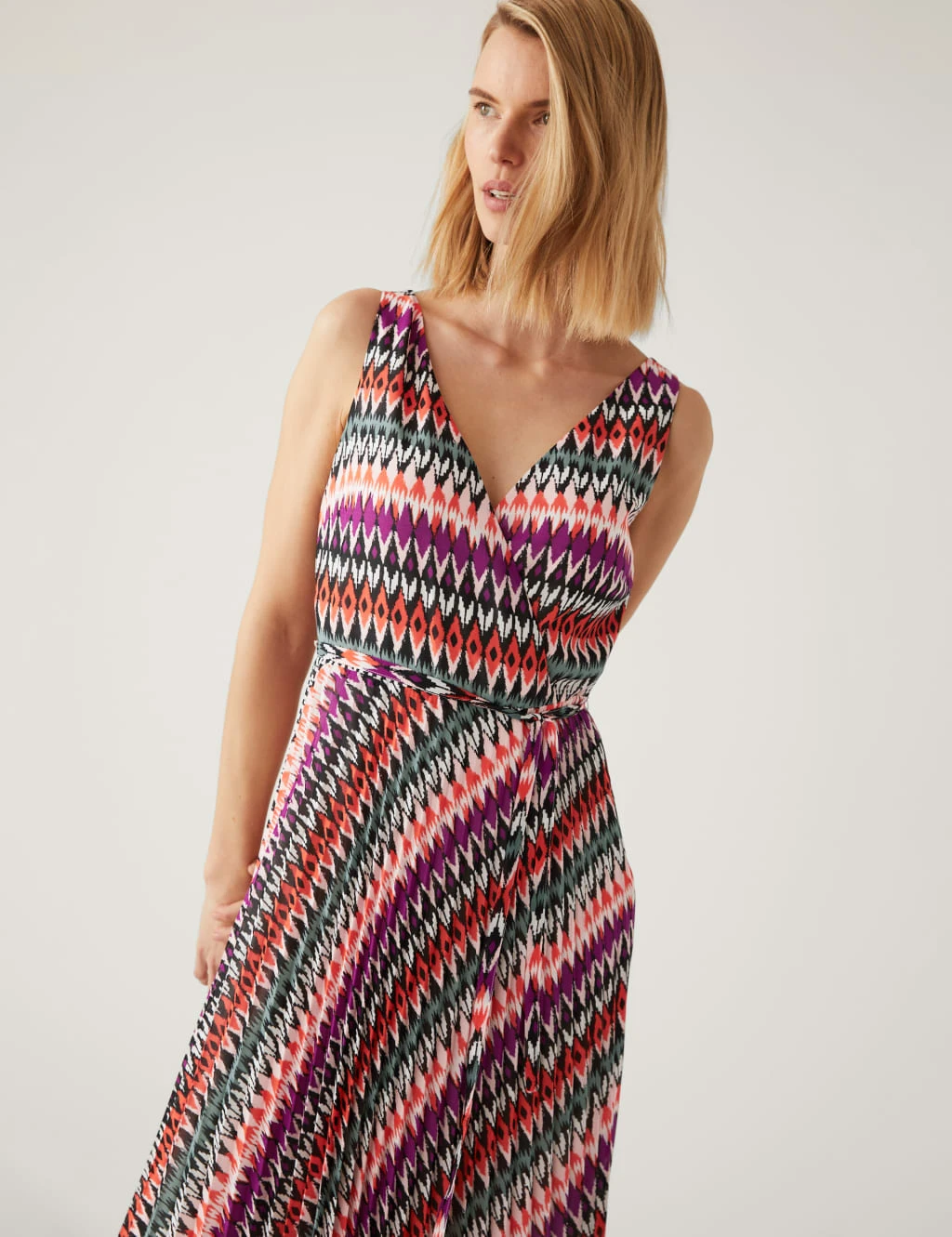 Printed V-Neck Pleated Midi Wrap Dress 4 Printed V-Neck Pleated Midi Wrap Dress - Image 4