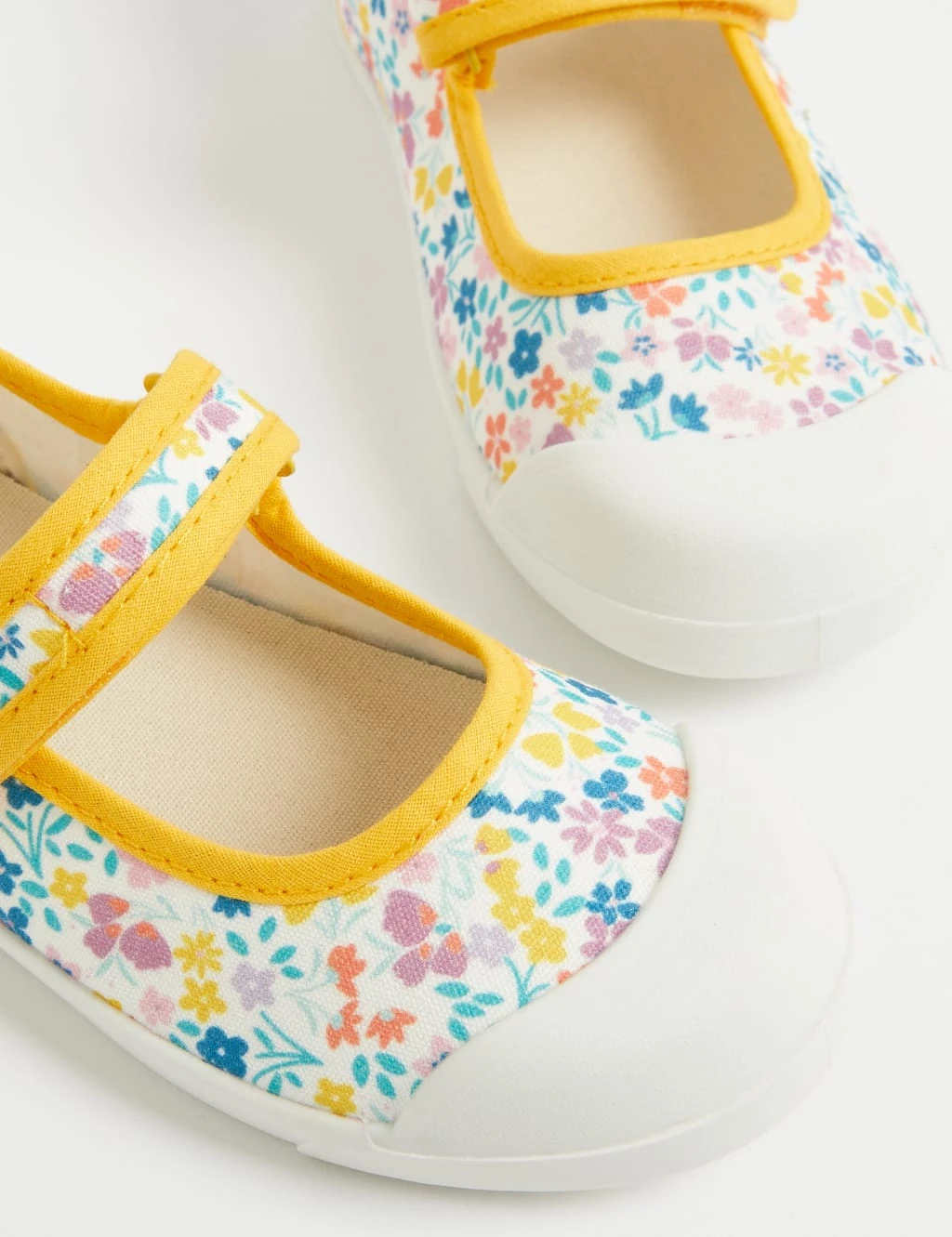 Kids' Floral Mary Jane Pumps (4 Small - 2 Large) 3 Kids' Floral Mary Jane Pumps (4 Small - 2 Large) - Image 3