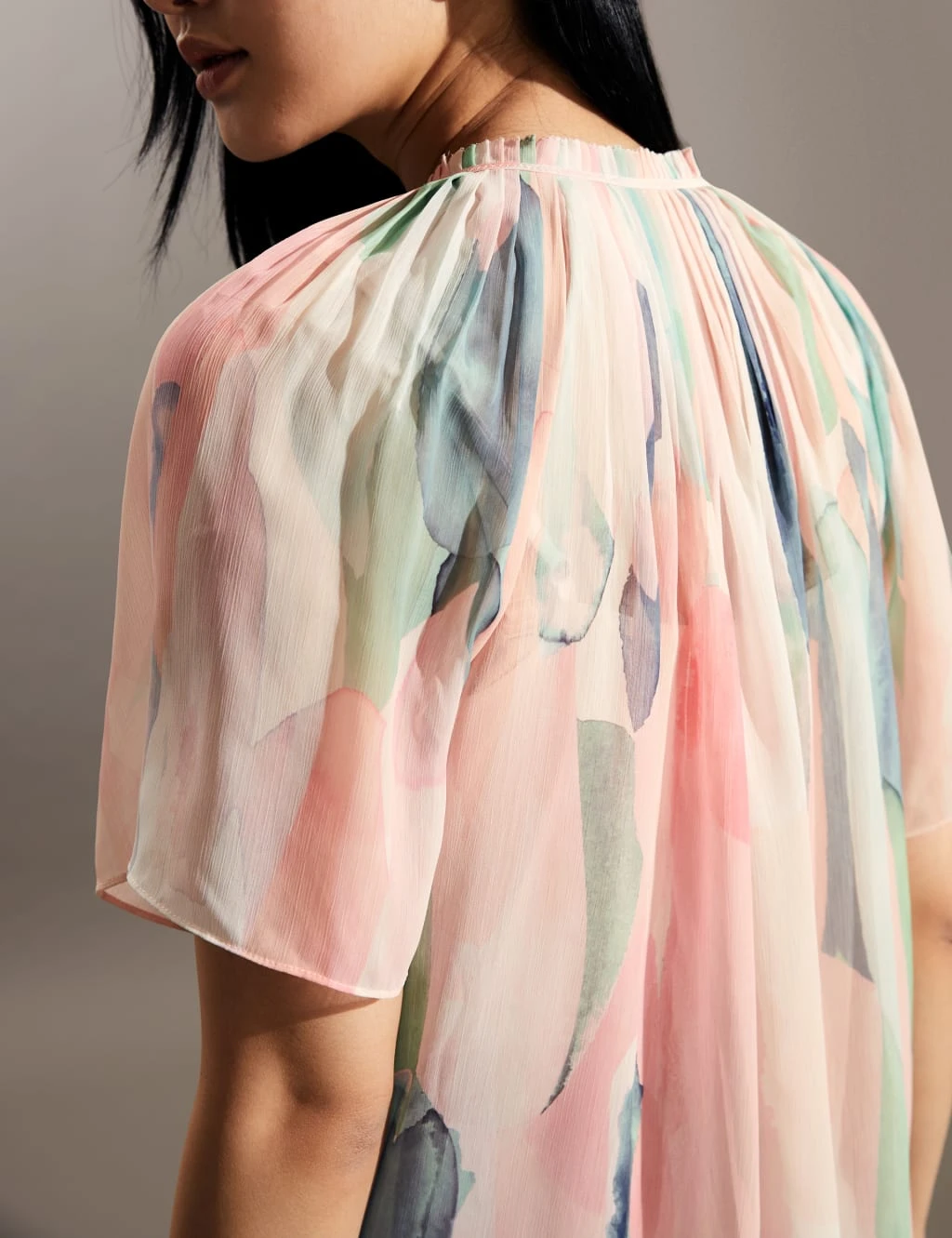 Jaeger Sheer Printed V-Neck Short Sleeve Blouse 5 Jaeger Sheer Printed V-Neck Short Sleeve Blouse - Image 5