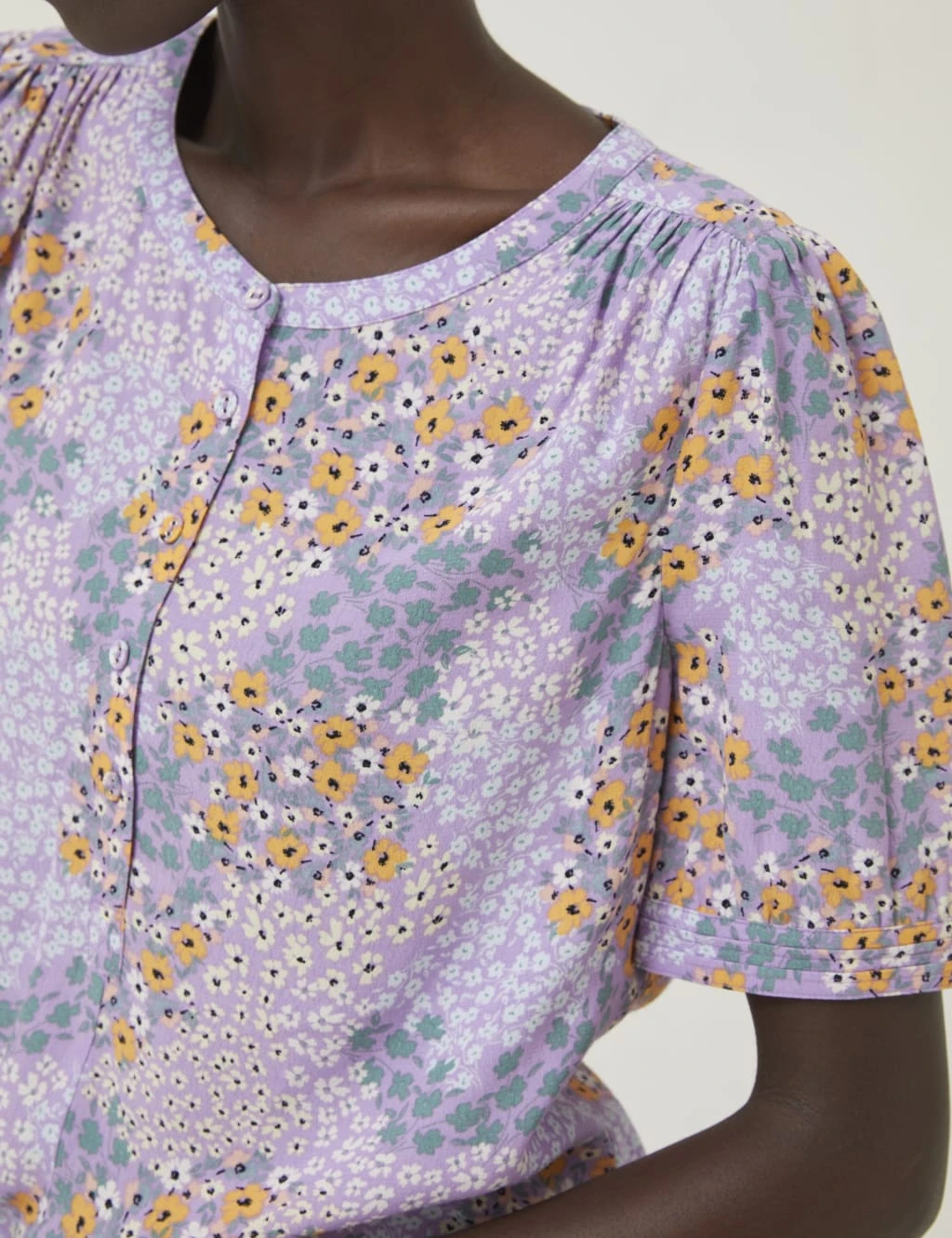 Floral Crew Neck Blouse 5 Floral Crew Neck Blouse - Image 5